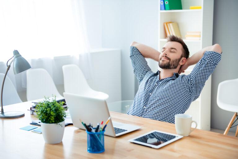 Läs mer om artikeln Powernap, tupplur och siesta: Ska man sova på jobbet?